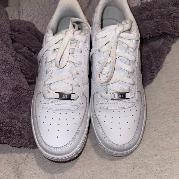 Nike Air Force 1 White Sneakers - Picture 1 of 3